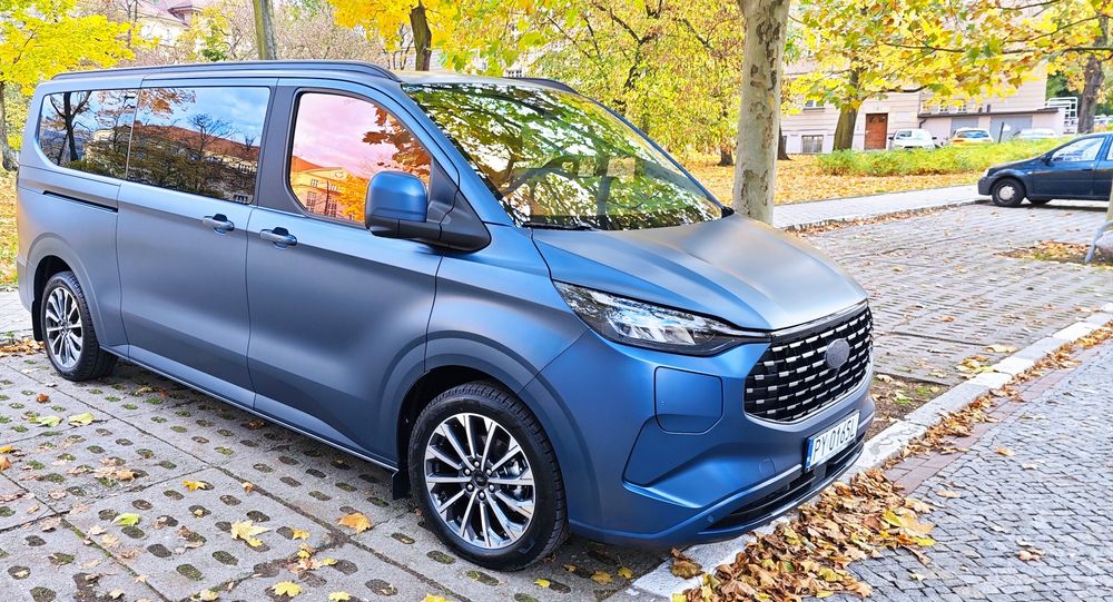 Profesjonalny przewóz 7 osób nowym hybrydowym busem / vanem Poznań