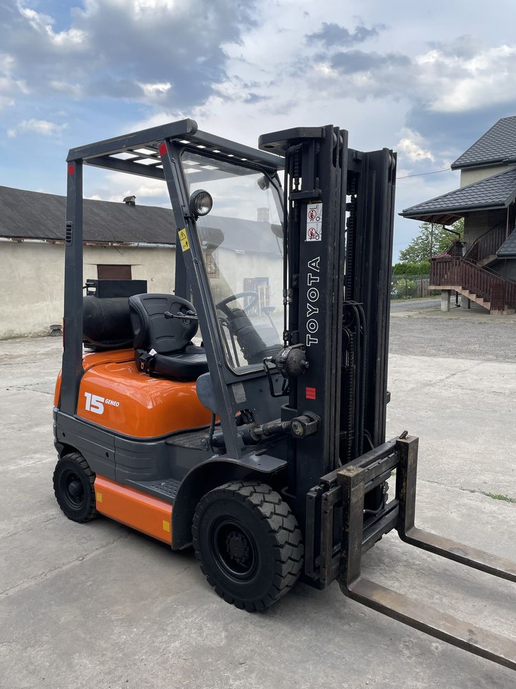 Wózek widłowy Toyota 6FGF15** FGF16** FGF20** Triplex** ZOBACZ**