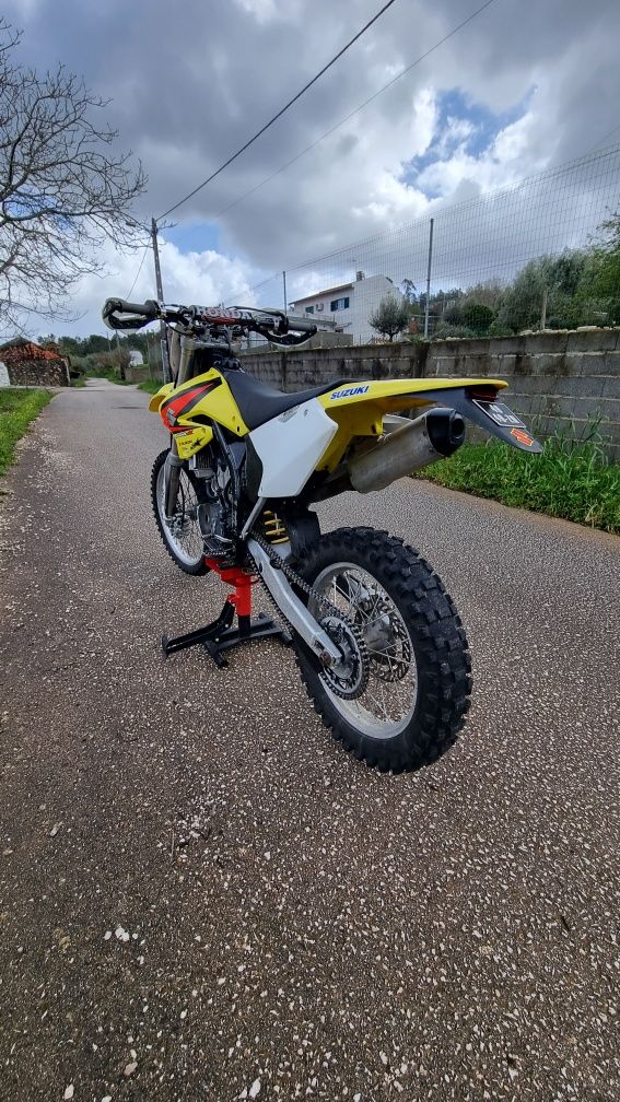 Suzuki RMZ-250 de 2005 matriculada