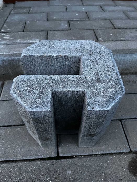 Łącznik podmurówki betonowy - płot panelowy