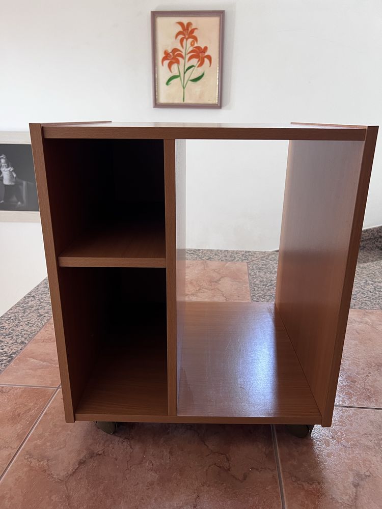 Movel de apoio com rodas