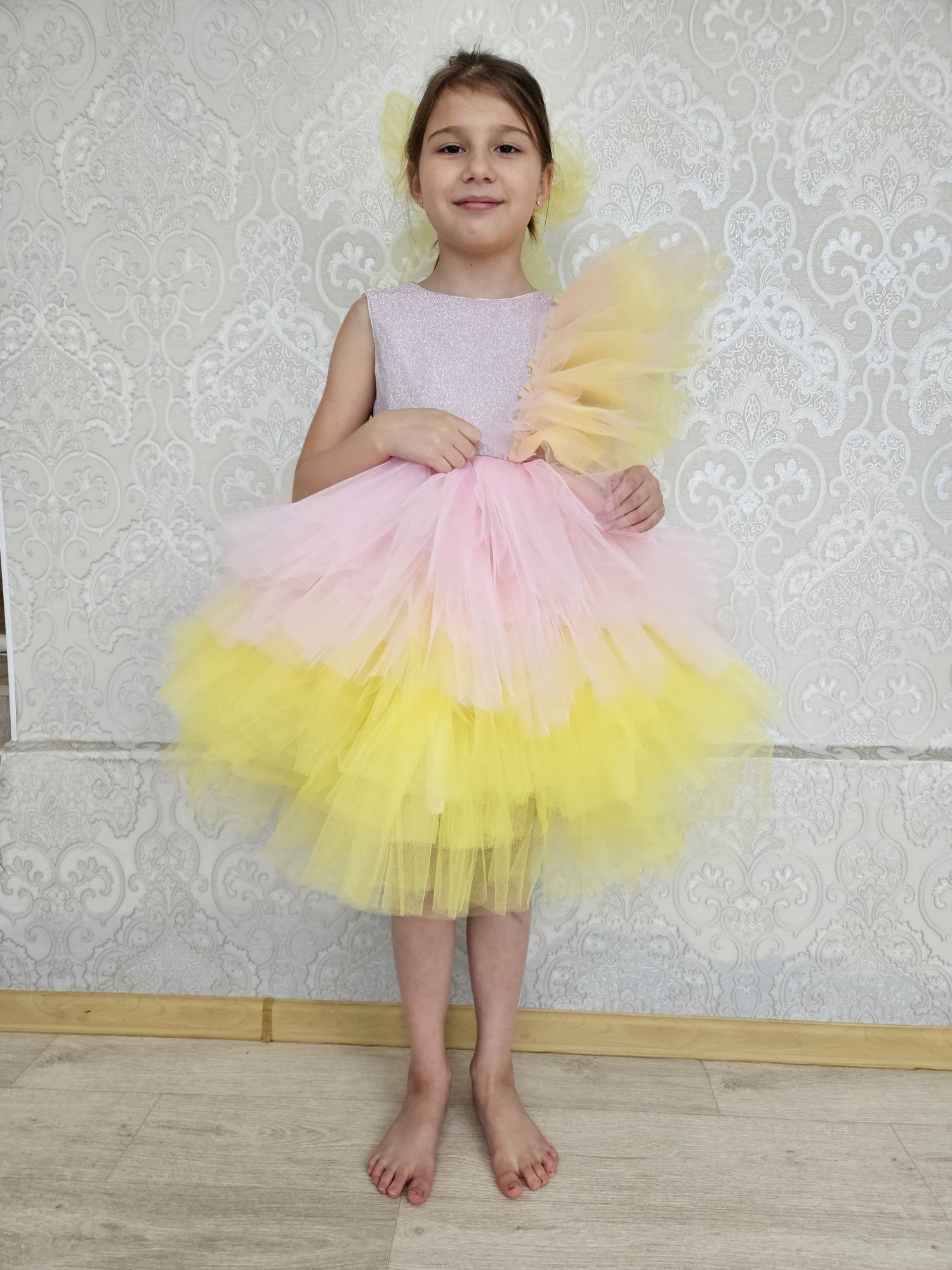 Платье на девочку 6-7 лет пышное блестящее нарядное на выпускной