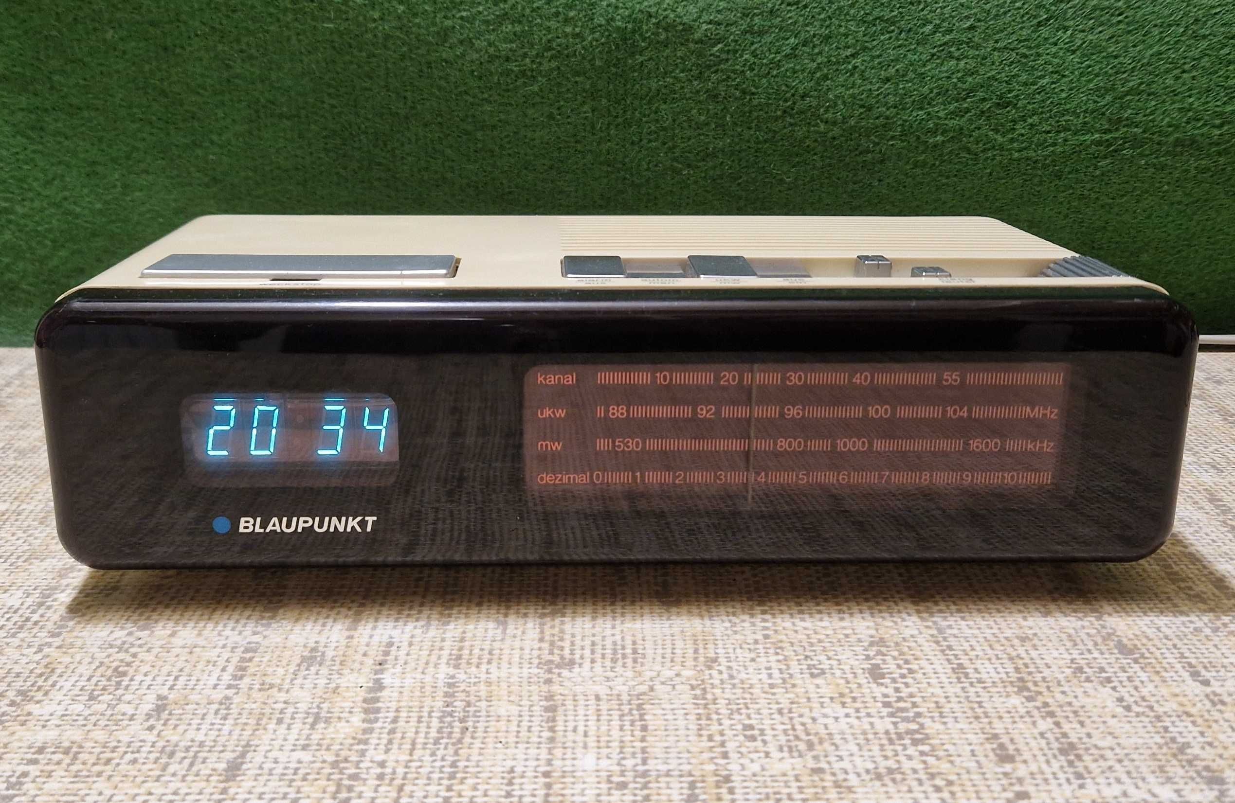 Stary radiobudzik Blaupunkt Mega Clock U108