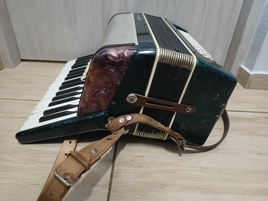 Radziecki akordeon Orion 80 basów sprawny instrument z PRL