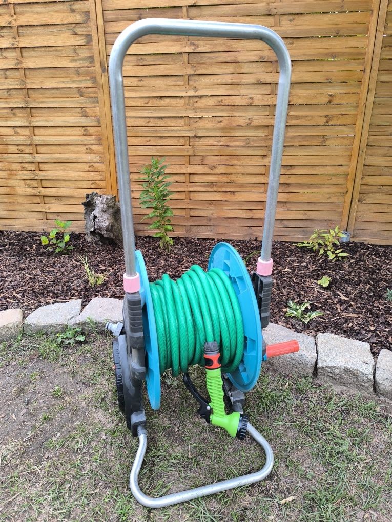 Wąż ogrodowy na wózku Gardena