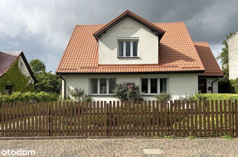 Dom jednorodzinny w centrum miasta z dużą działką i garażem