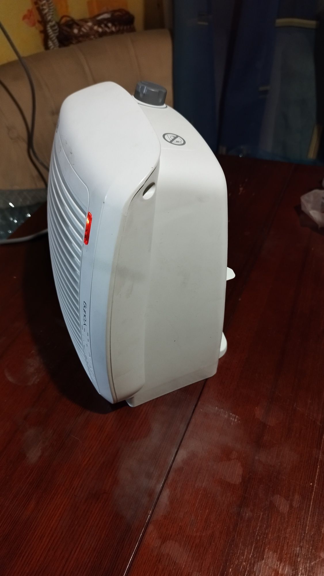 Тепловентилятор (дуйка)  DeLonghi HVY 1020