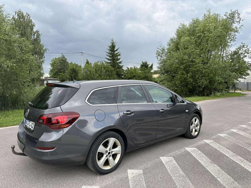Opel Astra j 1.4 turbo 2011 Xenon