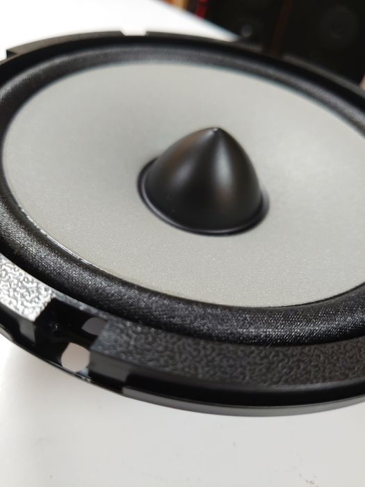 Мидбас автомобильный 16,см. SQ за доступный бюджет.