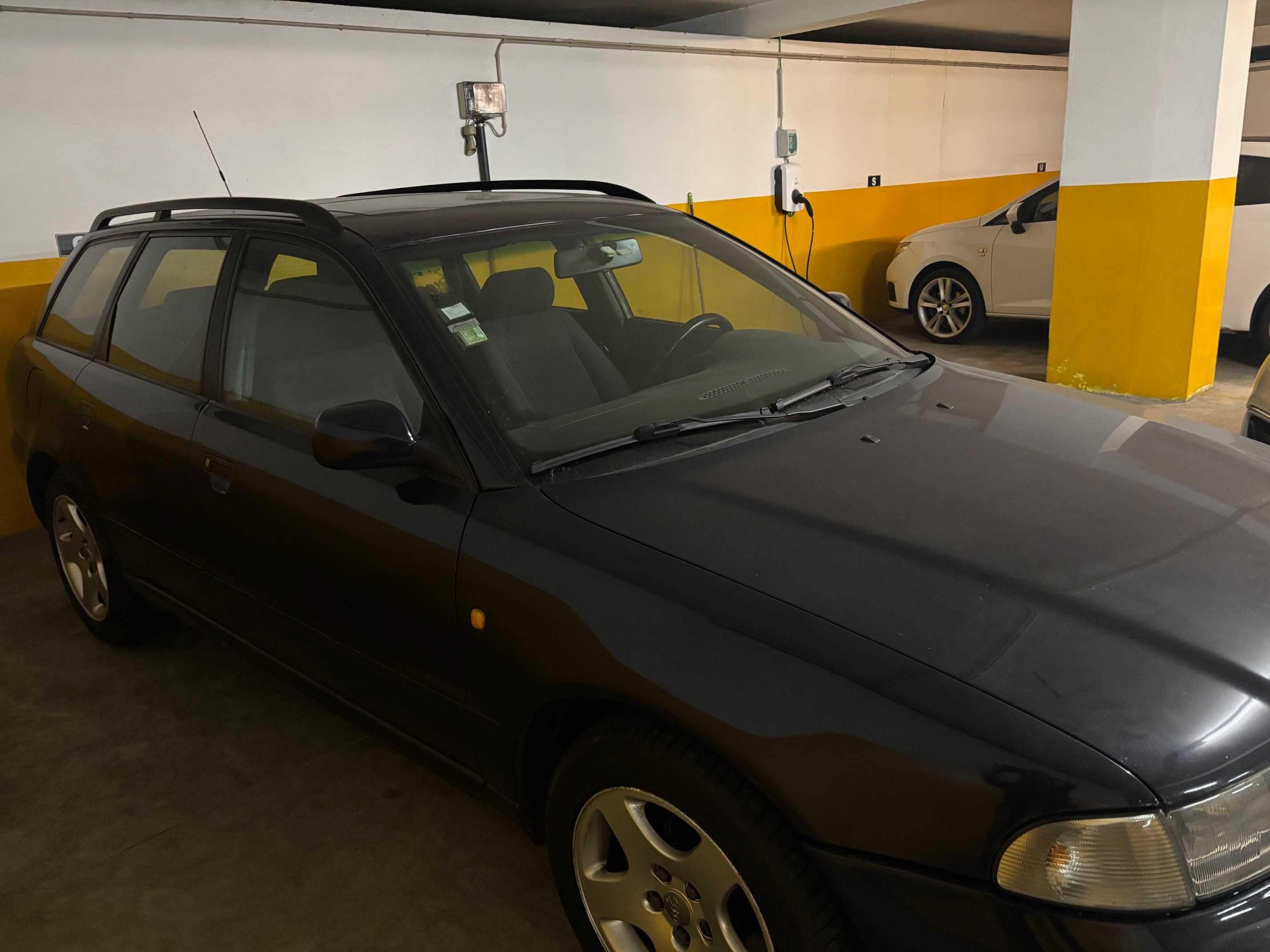 Carrinha A4 com tecto de abrir, em muito bom estado, comprada na marca