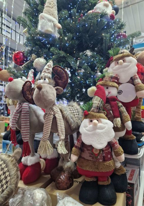 Різдвяні   новорічні ліхтарі зі святквою тематикою.