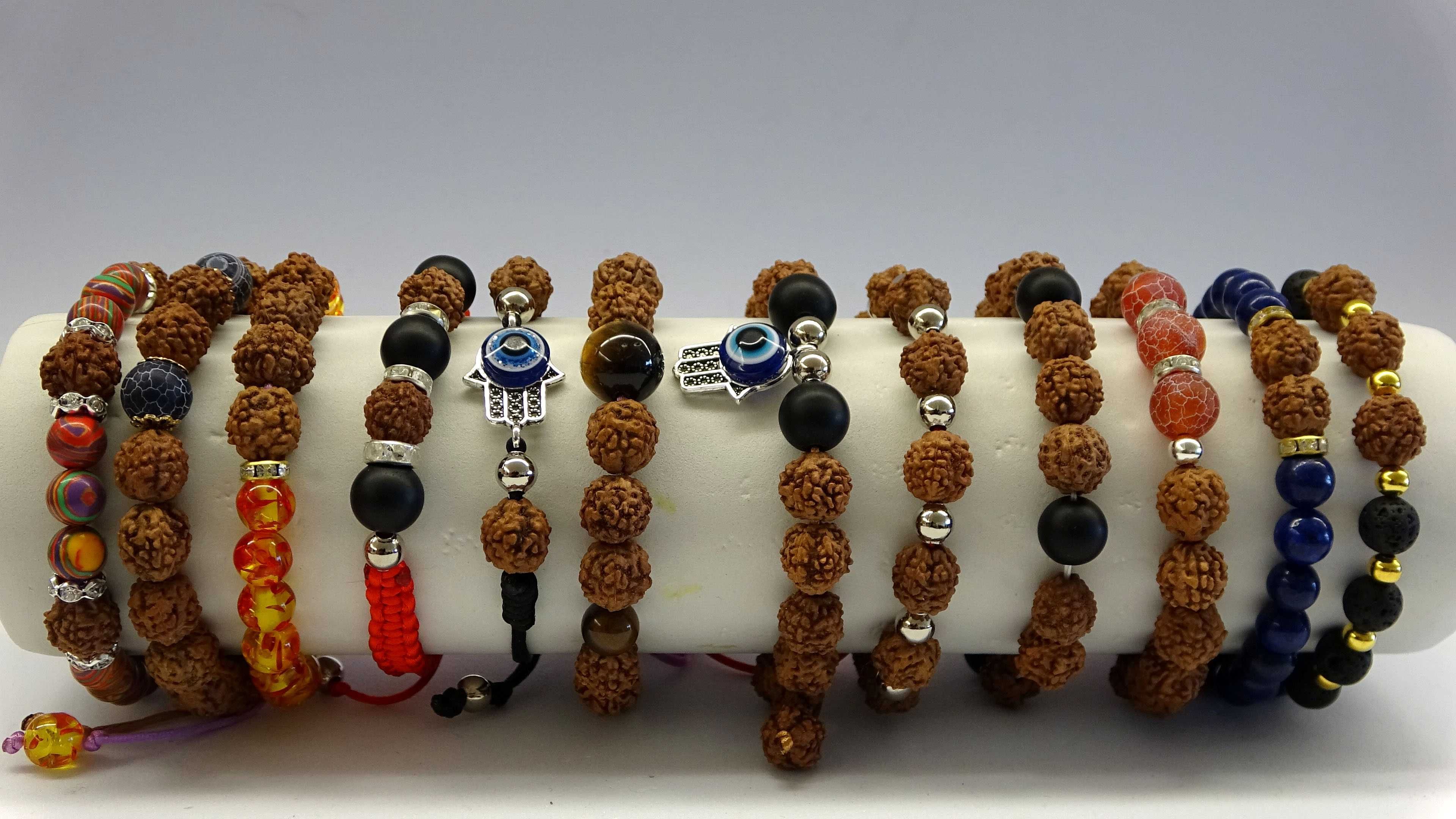 Pulseiras em Rudraksha (Rudra)e pedra natural semipreciosa