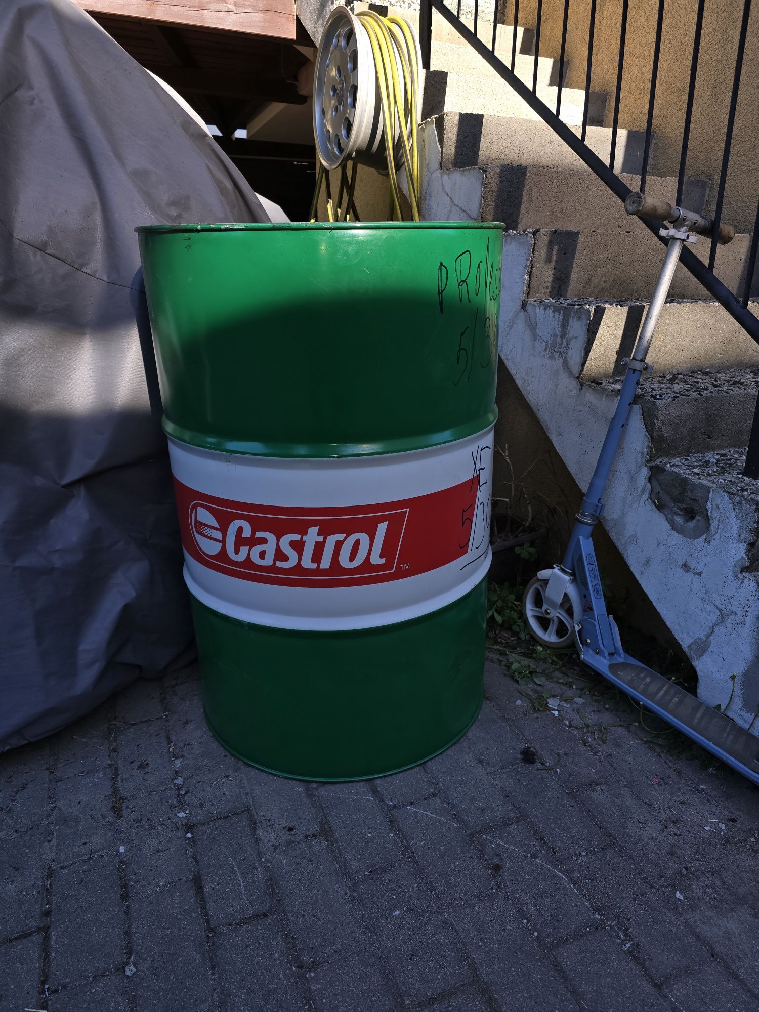 Beczka po oleju 208l  Castrol