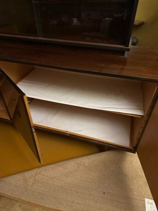 Komoda z czasów PRL