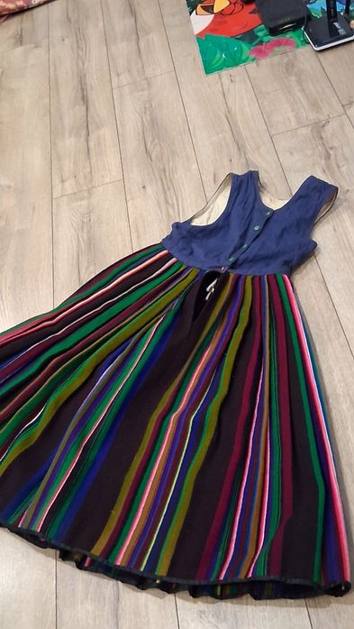 Sukienka ludowa wełniak Łowicka  dla szczupłej pani z prl  dół plisowo