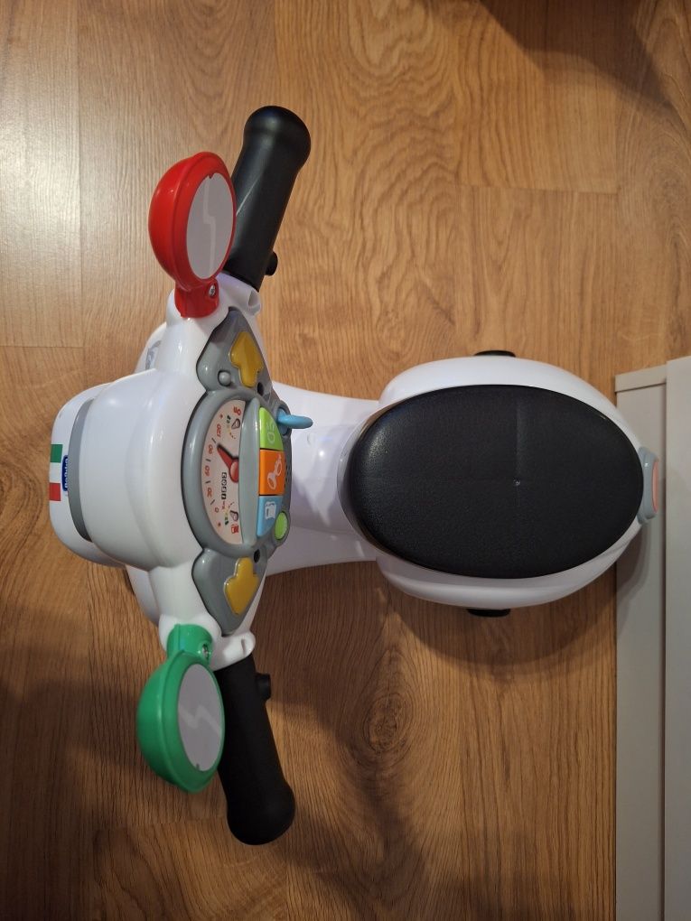 Jeździk Chicco Vespa