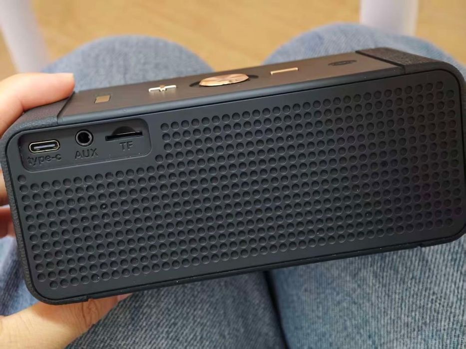 Marshall Emberton Нова портативна Bluetooth колонка 20h
Marshall Ember