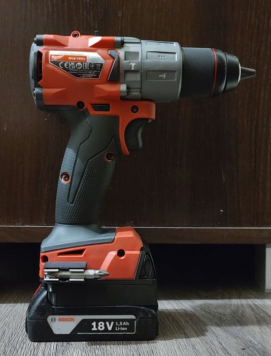 Adapter Milwaukee M18 na baterie Bosch Professional