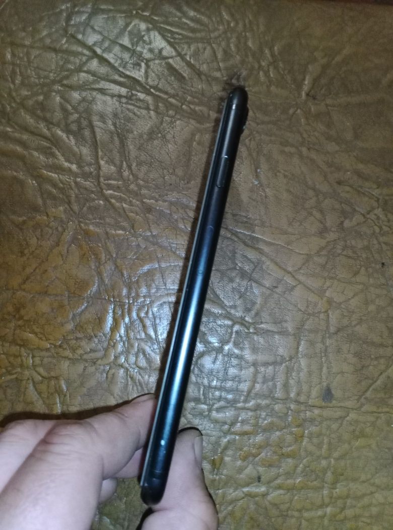 Продам iPhone 7 на запчастини