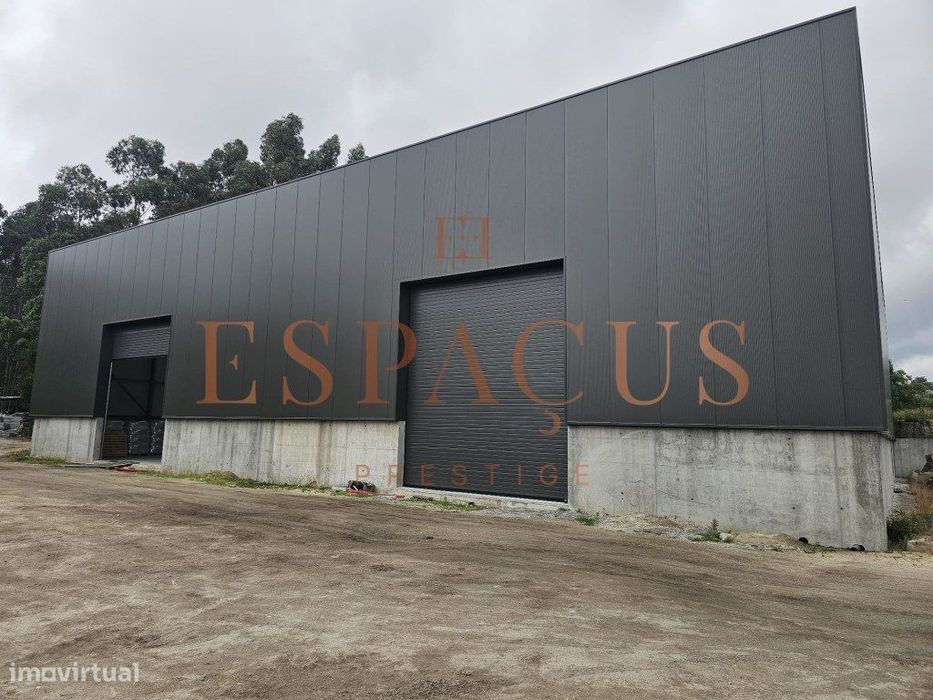 Armazém Espaçoso com 500 m² para Arrendamento