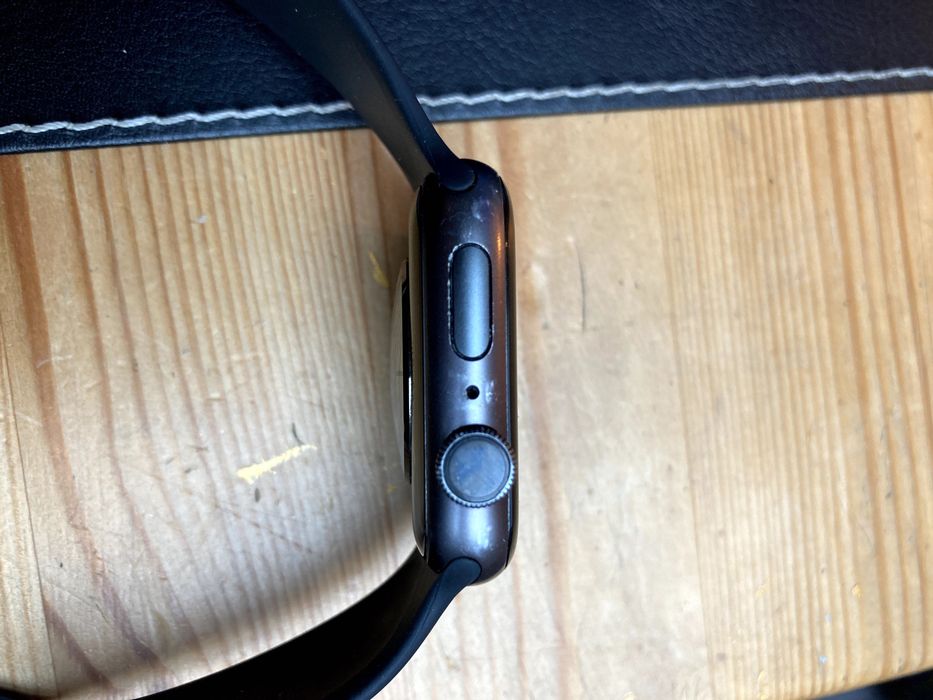 Apple Watch Series 5 – sprawny, uszkodzony mikrofon