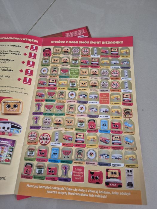 Jeden pełng album naklejek z biedronki gang biedroniaków biedronka na