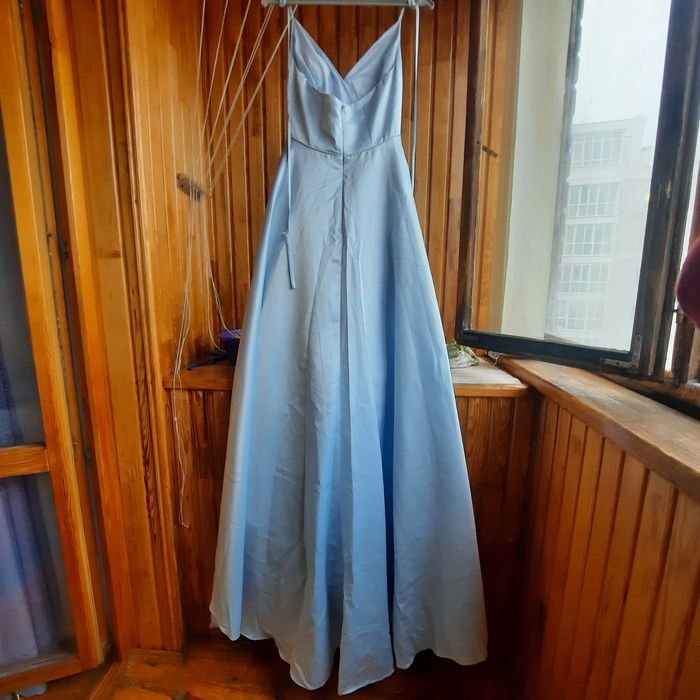 Продам елегантну вечірню/весільну сукню