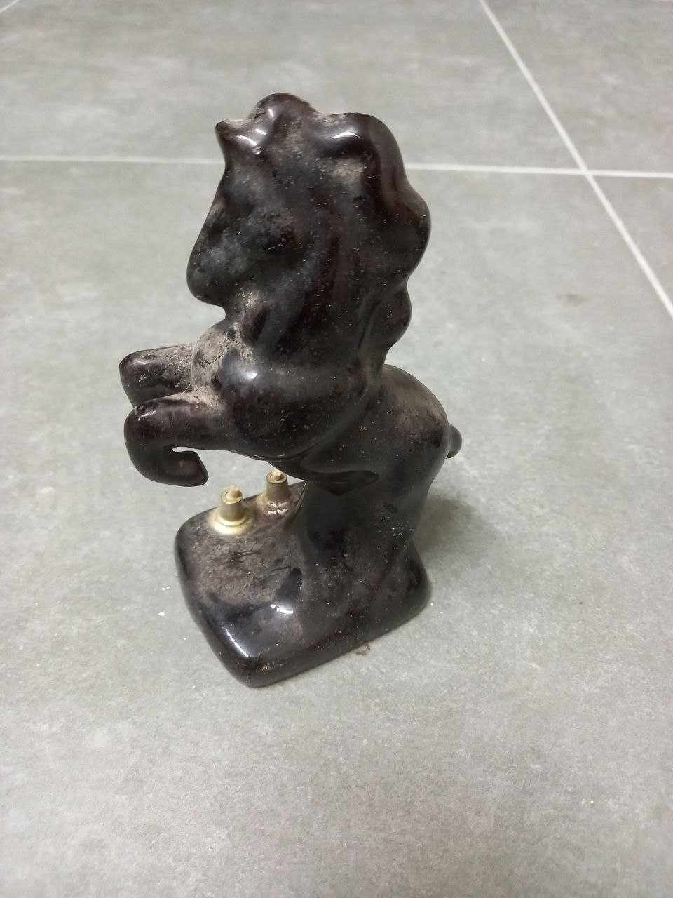 Brinquedo (ou peça decorativa) em forma de cavalo