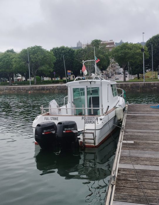 Barco cabinado Silcar 610