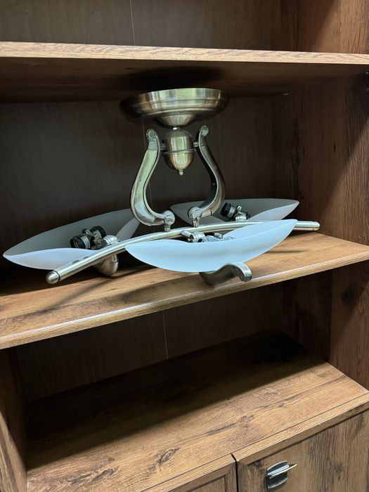 Lampa wisząca.              .