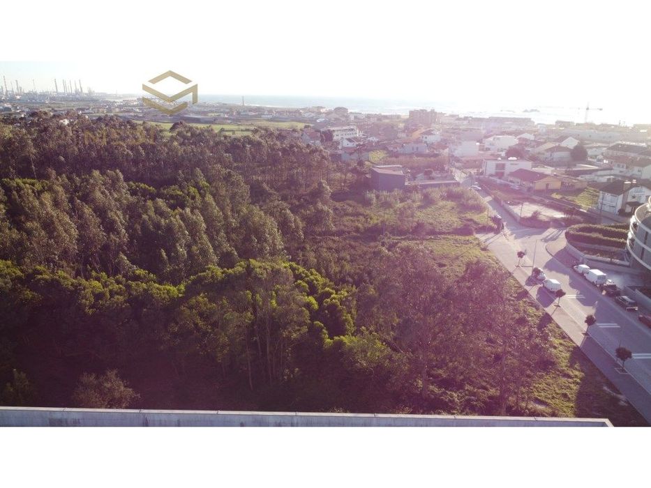 Invista em terreno junto à praia Lavra, Matosinhos