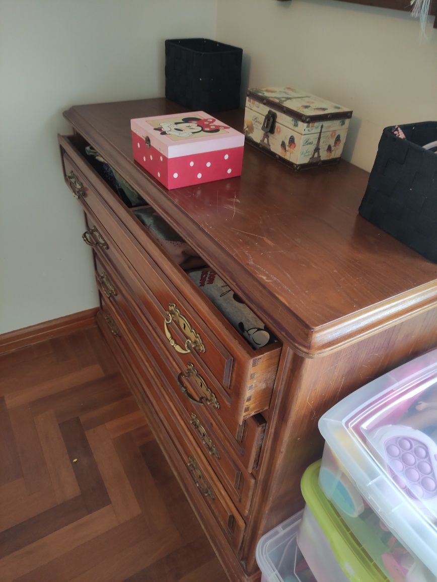 Vendo conjunto de mobília cama+estrado+colchão+duas mesas de cabeceira