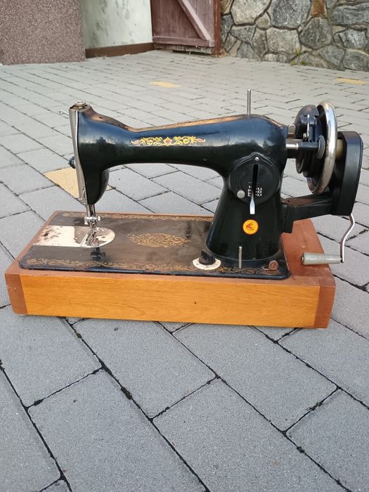 Швейна машинка старовинна
