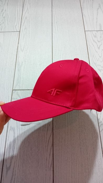 Nowa! Oryginalna 4F czapka z daszkiem czerwona