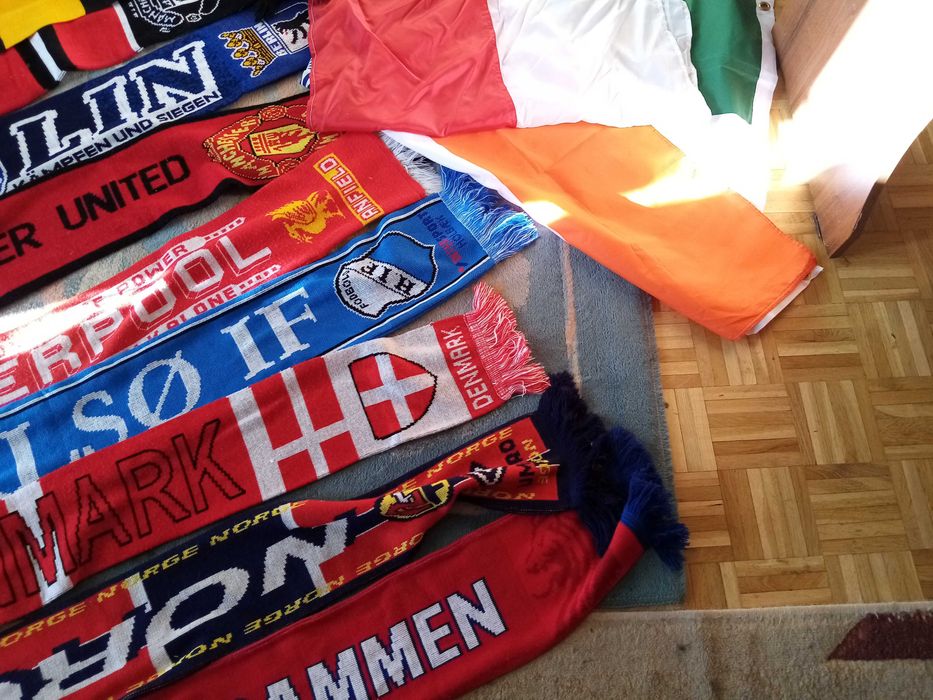 Szaliki 10 szt Liverpool man utd Berlin gadżety flagi kubek Francja