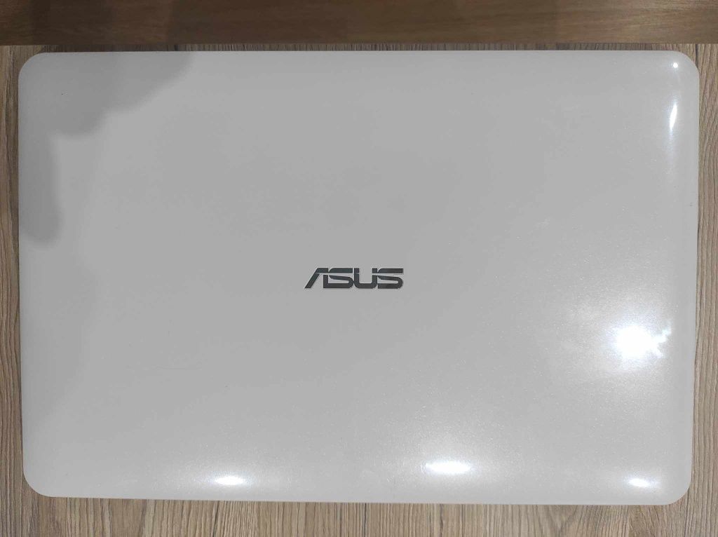 Laptop Asus R556L