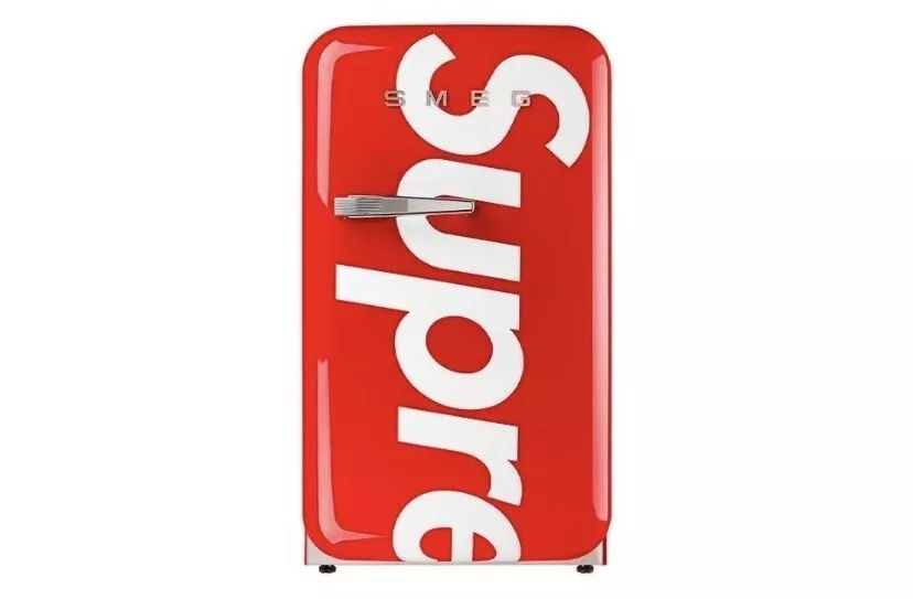 Lodówka SMEG x Supreme – używana, stan bardzo dobry