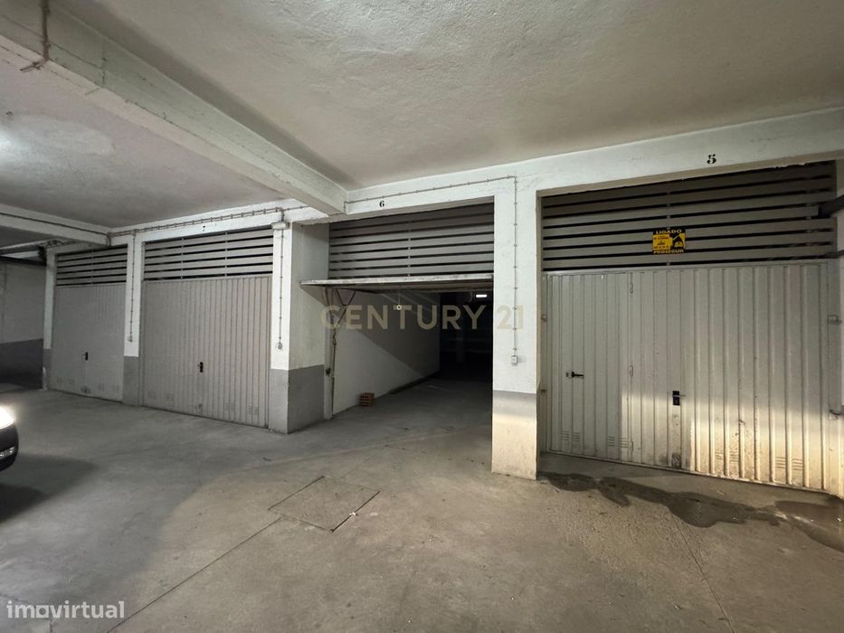 Garagem-box com 76m2, Setúbal, São Sebastião