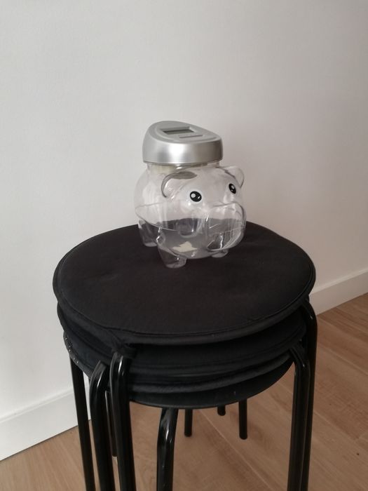 Porquinho mealheiro conta moedas