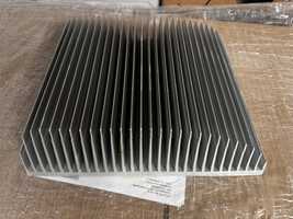 Duzy radiator aluminiowy 32x31x8 5,5kg