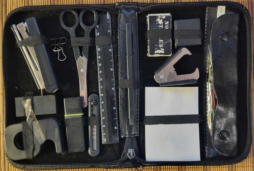 Канцелярский набор в пенале