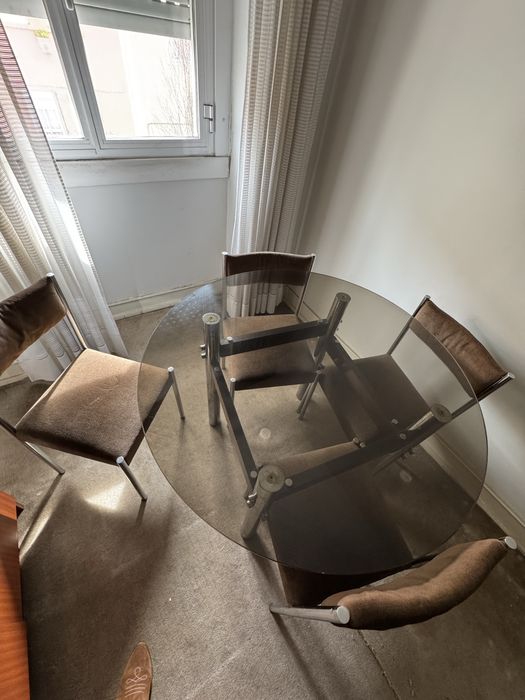 Mesa retrô em metal e vidro e 4 cadeiras