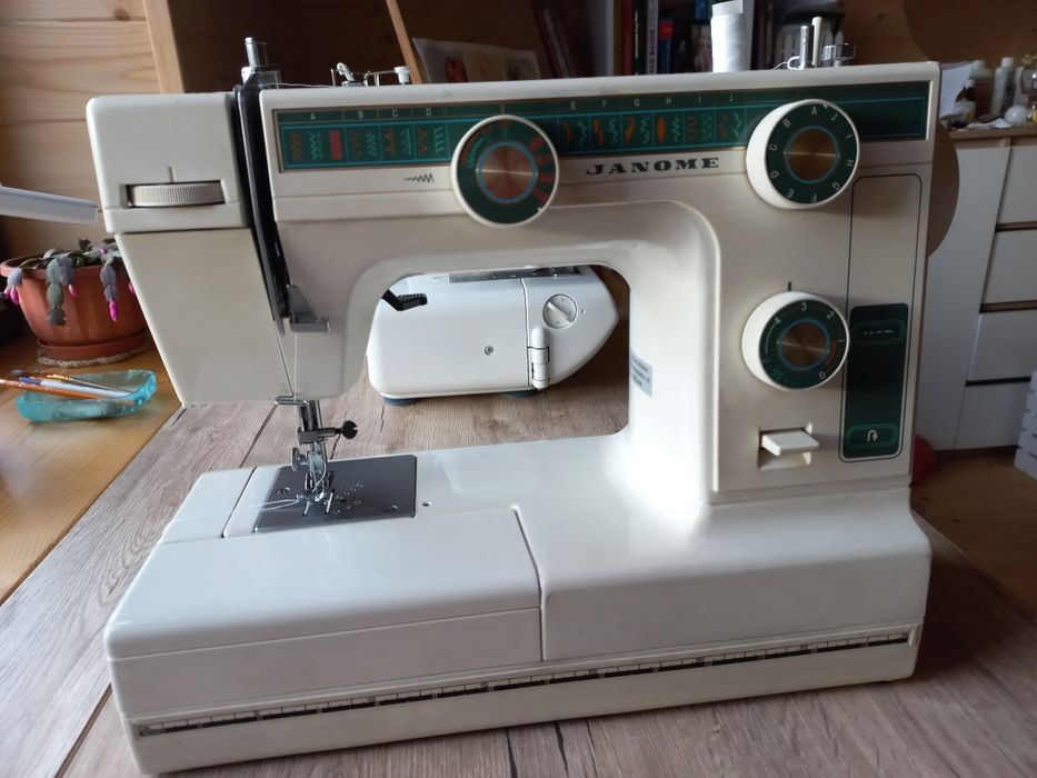 Швейна машинка б/в