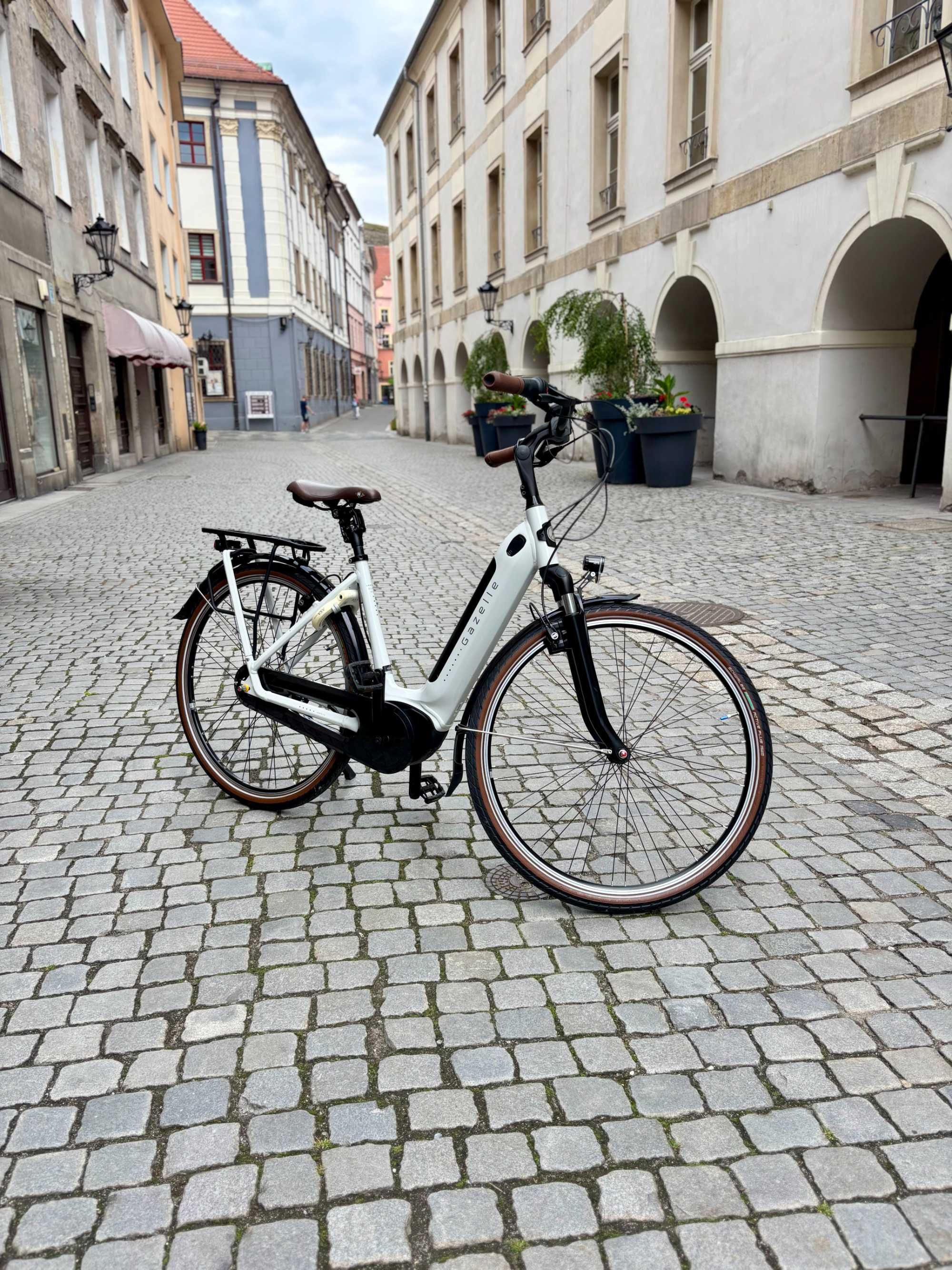 Gazelle rower elektryczny Arroyo Elite C7+, rama 49 cm