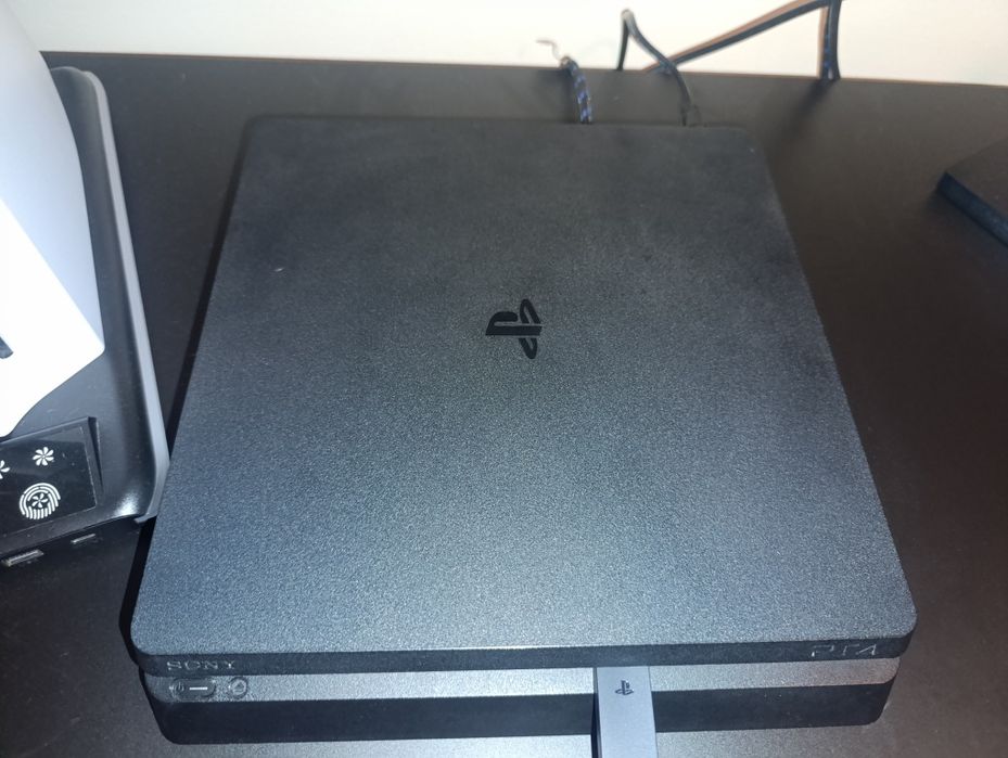 PS4 Slim 1 TB S/Comando