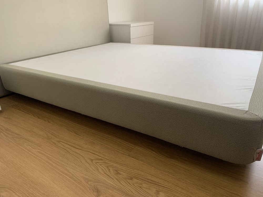 Sommier c/ pés e Cabeceira para cama