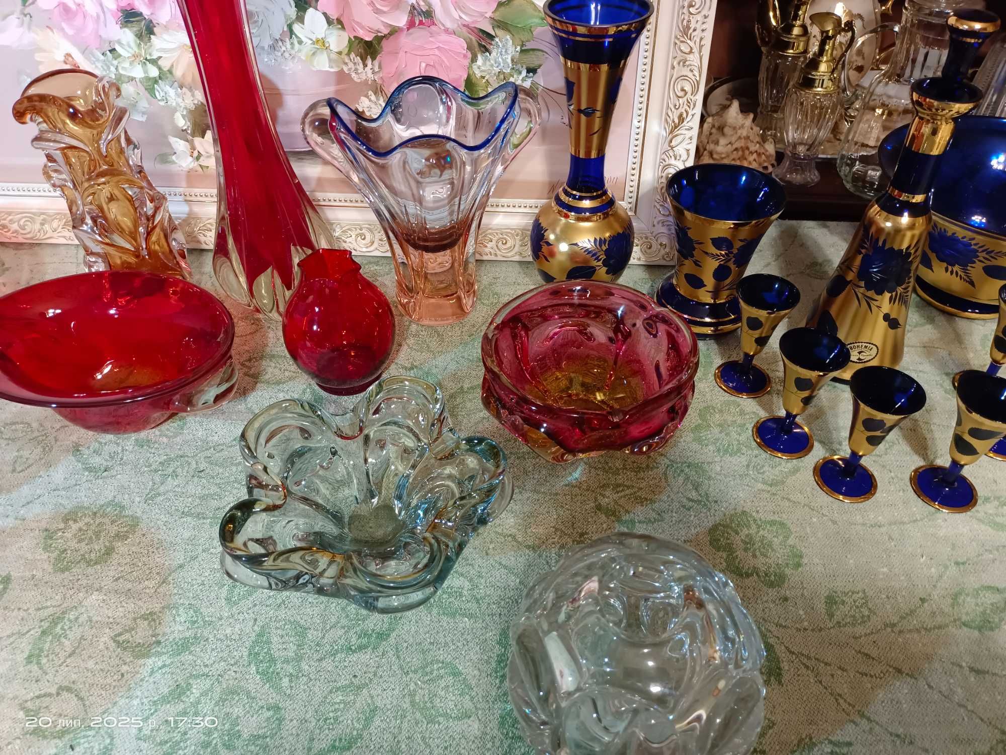 Цветной хрусталь, стекло . Вазы , конфетницы, сервиз. Чехия.
