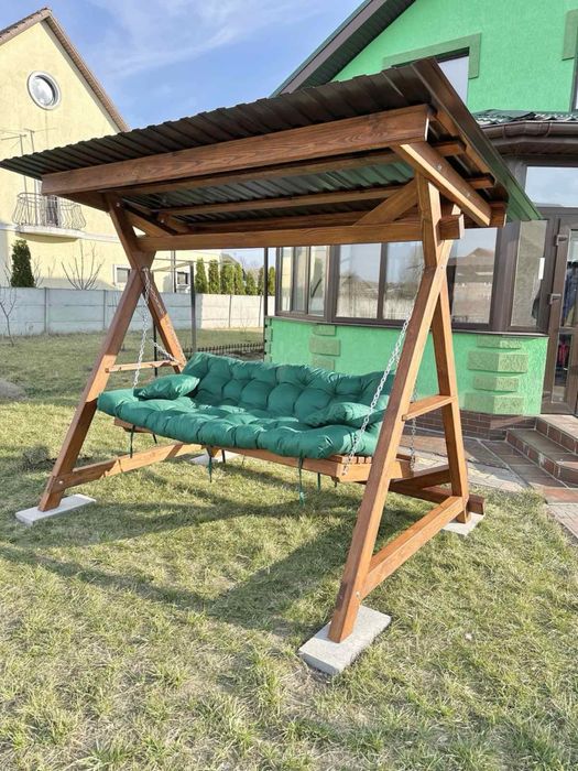 Гойдалка. Садова качелька. Деревяна качелька.