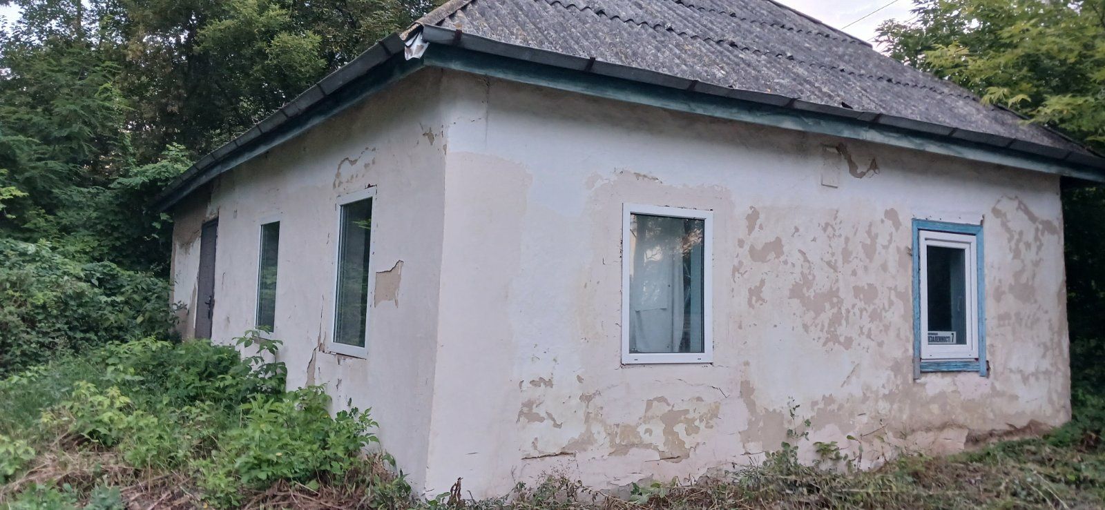 Продаеться будинок.  Дуже гарне місто під дачу