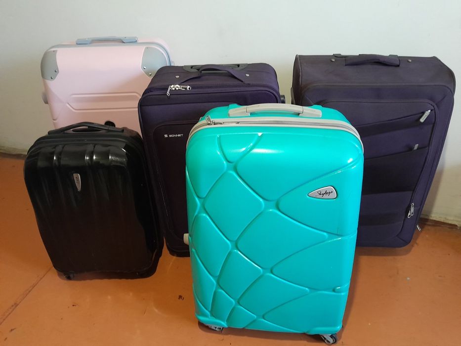 Продам чемоданы от 400грн.